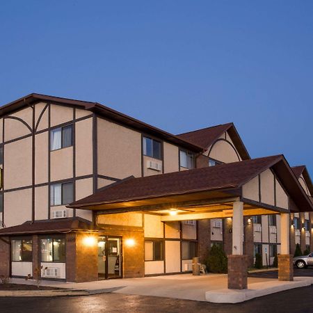 Готель Super 8 By Wyndham Woodstock Екстер'єр фото